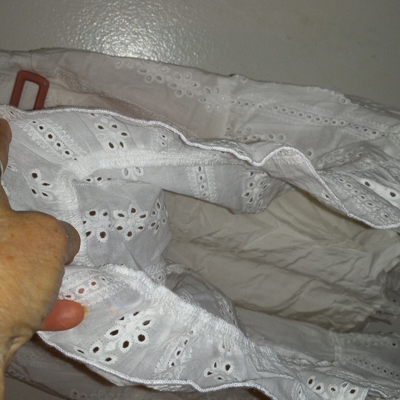 Nwt adorable eyelet floral skirt - Picture 2 of 3